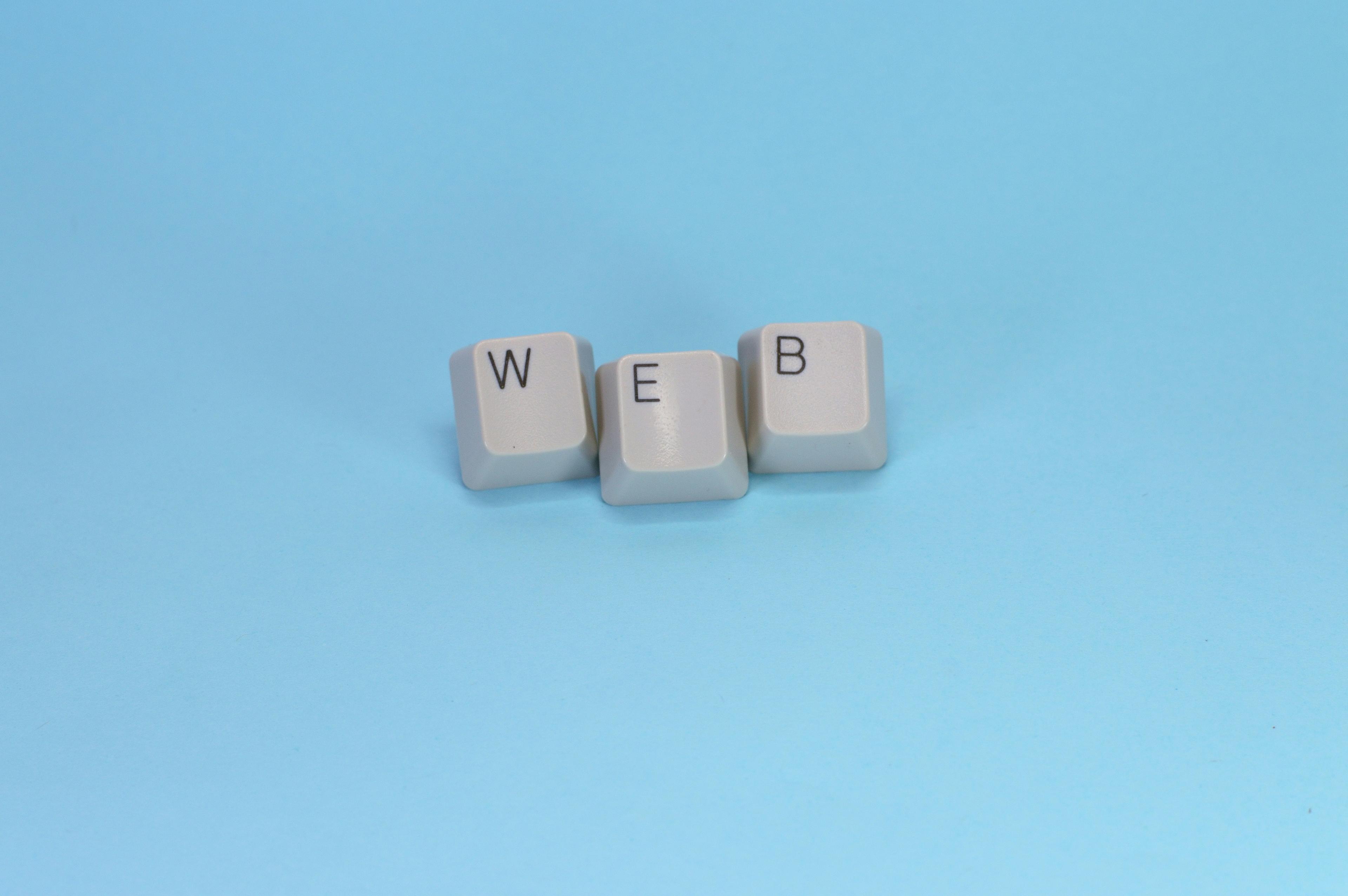 Visual comparison of WebSockets, Long Polling and Regular Polling communication patterns
